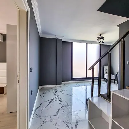 Ay, Fethiye Ciftlikte, 6 Yatak Odali, 14 Kisilik , Mustakil Havuzlu Luks