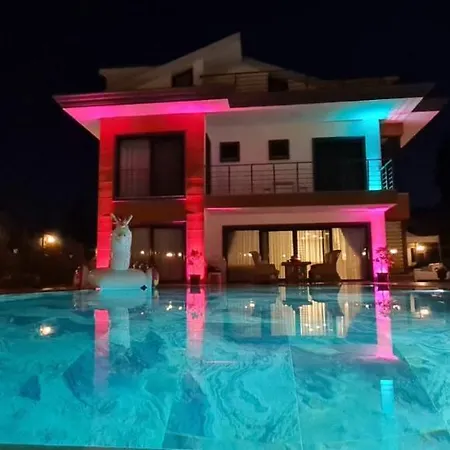 فيلة Ay, Fethiye Ciftlikte, 6 Yatak Odali, 14 Kisilik , Mustakil Havuzlu Luks *