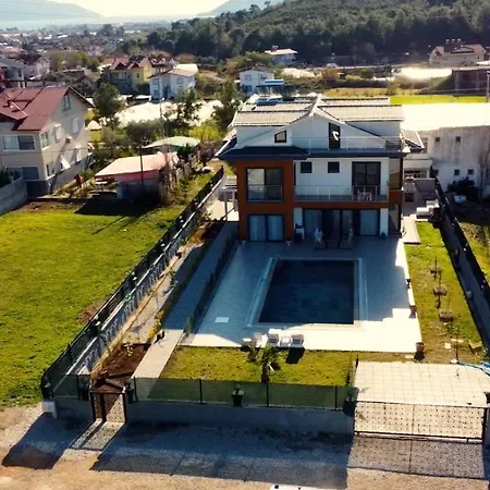 Ay, Fethiye Ciftlikte, 6 Yatak Odali, 14 Kisilik , Mustakil Havuzlu Luks Kargı