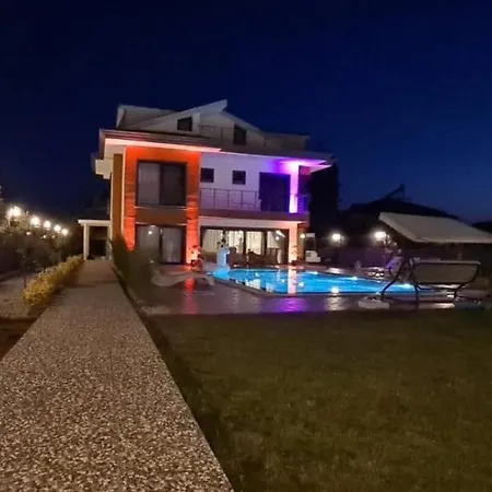 Ay, Fethiye Ciftlikte, 6 Yatak Odali, 14 Kisilik , Mustakil Havuzlu Luks * Kargı