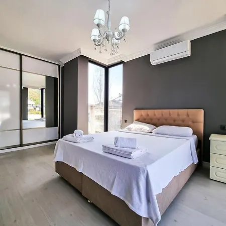 Ay, Fethiye Ciftlikte, 6 Yatak Odali, 14 Kisilik , Mustakil Havuzlu Luks Kargı